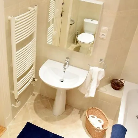 Imola's Place In Downtown By The Danube *