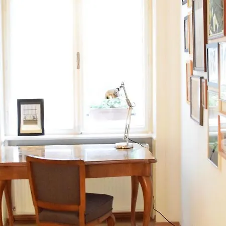 Imola's Place In Downtown By The Danube *