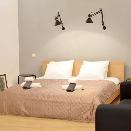 Imola's Place In Downtown By The Danube *