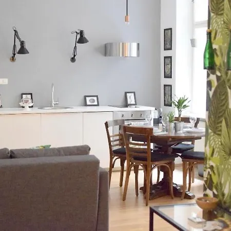 Imola's Place In Downtown By The Danube